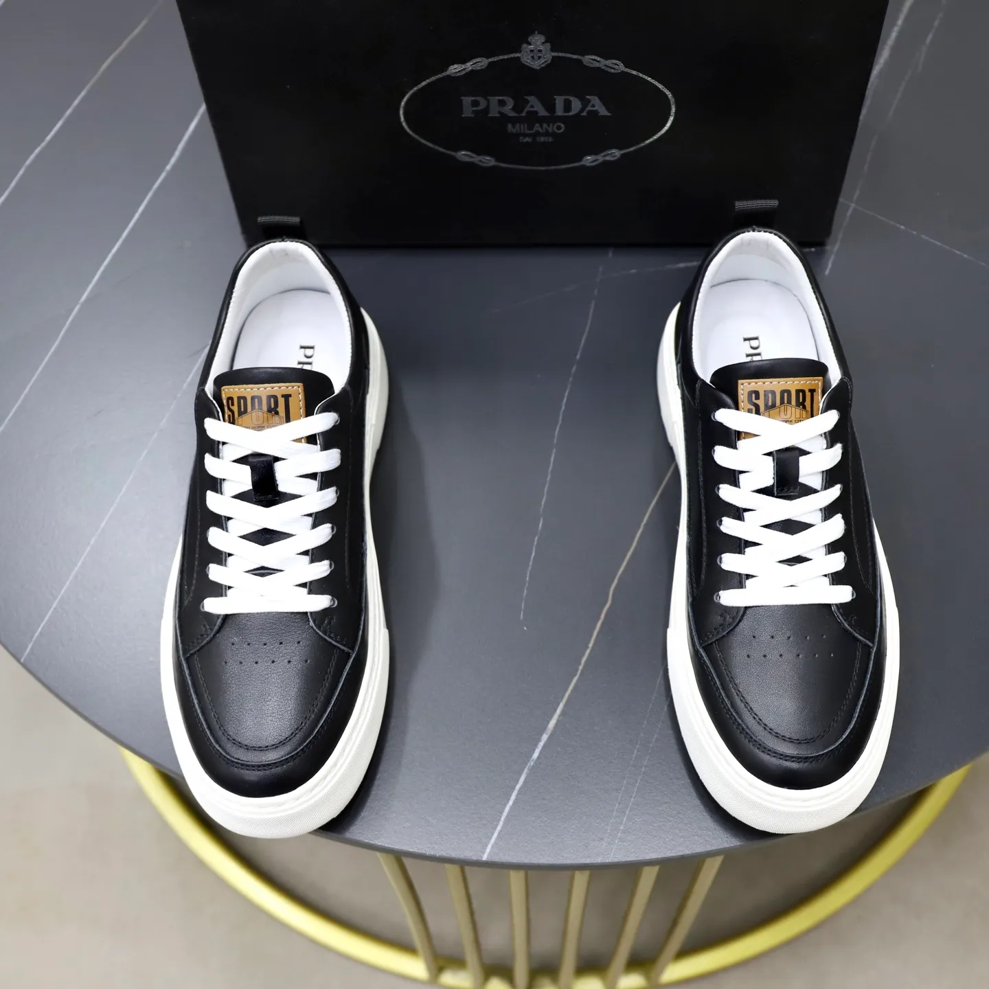 Ex-factory price: 442💰🙅‍♂️🙅‍♂️🙅‍♂️ Brand: PRADA Standard code: 38–44 (45 can be customized) Grade: Same as the official website Material: Original cowhide fabric Comfortable pigskin lining Lightweight wear-resistant outsole Style category: Men's fashionable casual shoes and boots Running sports shoes Distinguished luxury brand elements Top luxury Color: actual picture color